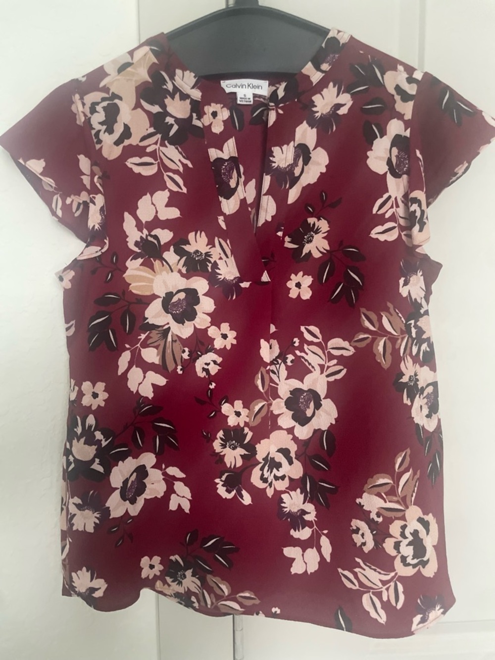 Calvin Klein Burgundy Floral Split-Neck Cap-Sleeve Blouse - Picture 2 of 3